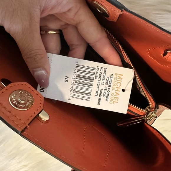MICHAEL KORS Medium Tote Bag Purse Orange Crush Display Bag Missing Strap - Picture 9 of 9